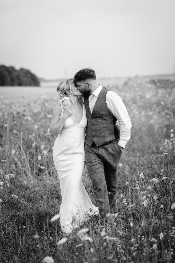 bride and groom counrtyside