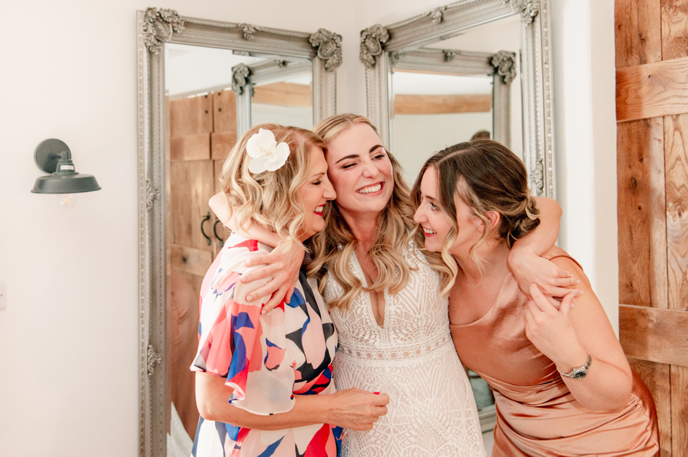 bride hugging mum