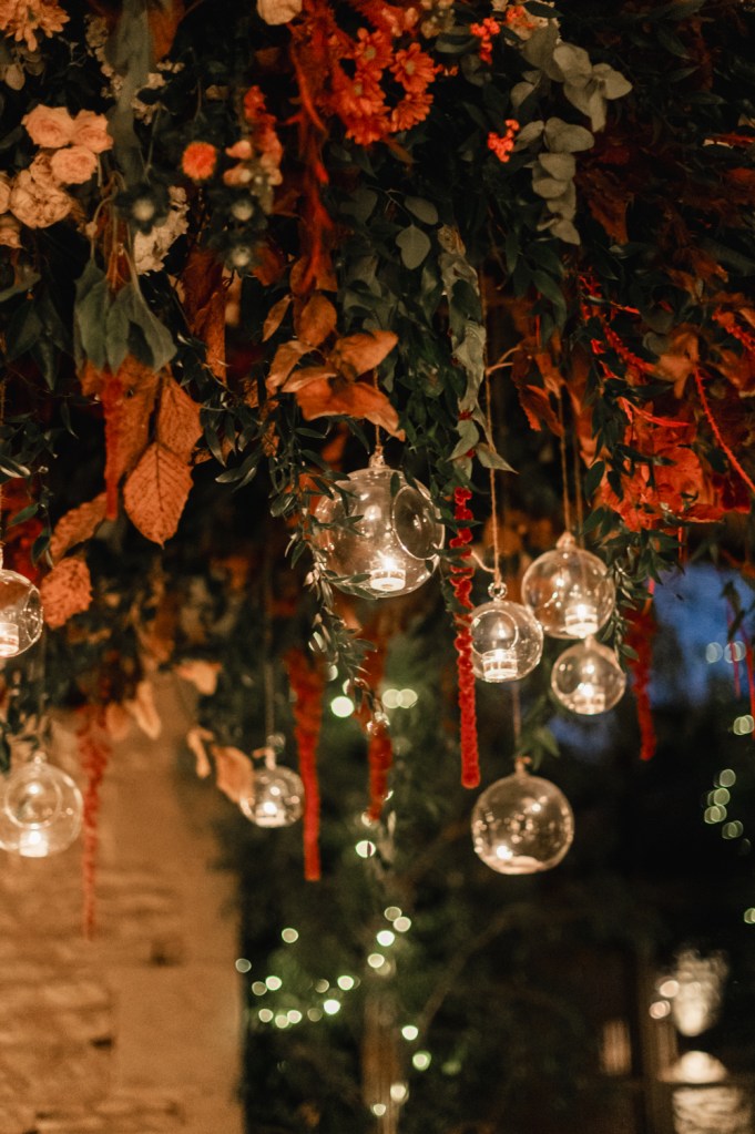 baulbles flower wheel wedding