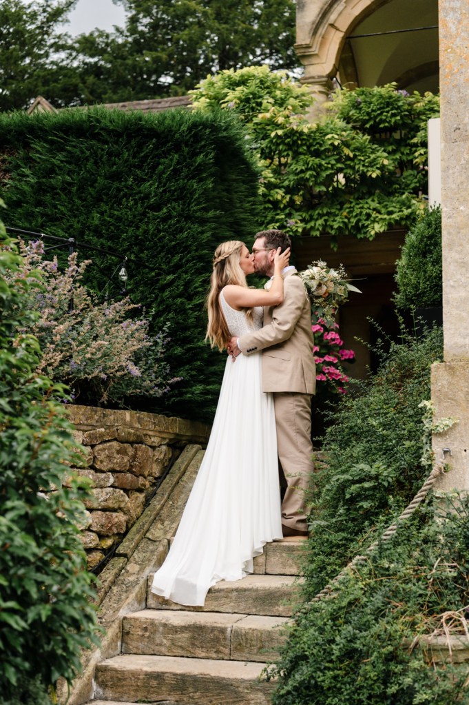 wedding couple kissing