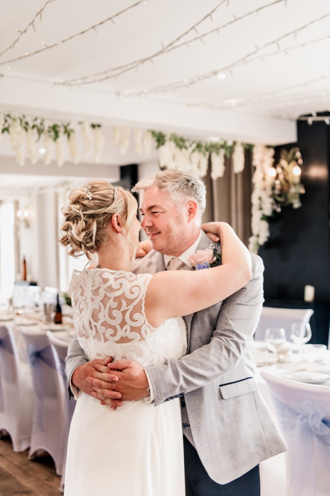 soft natural wedding photos