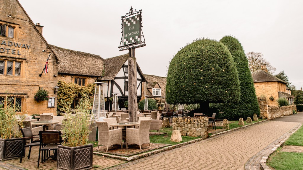 honey coloured cotswolds