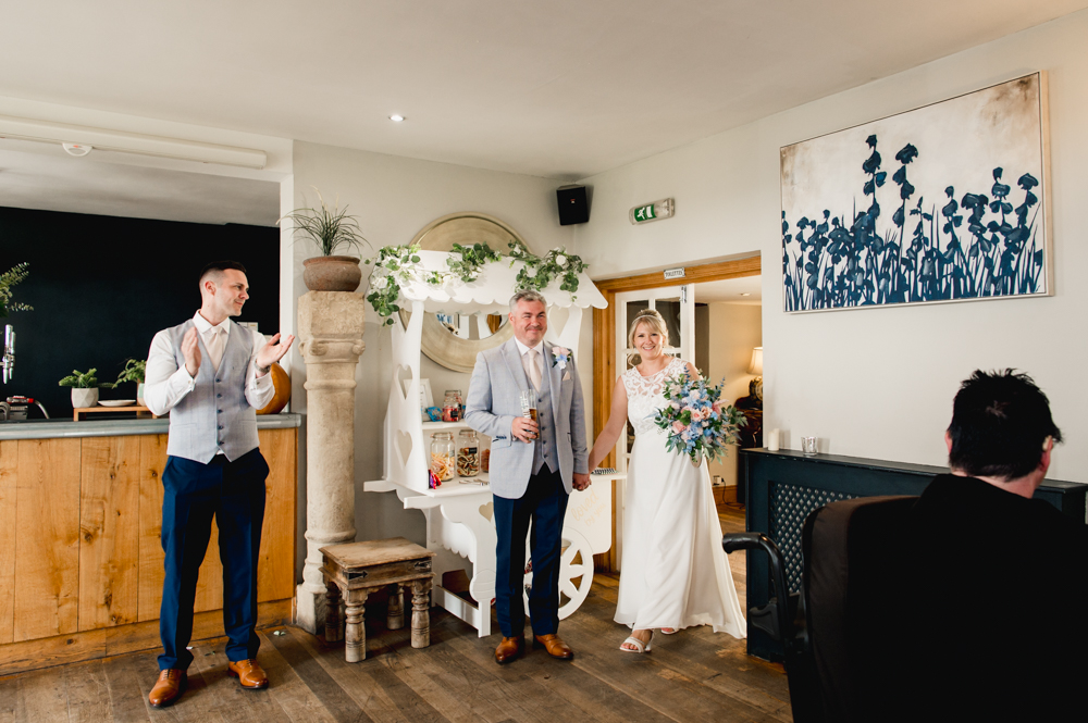 warm natural wedding photos