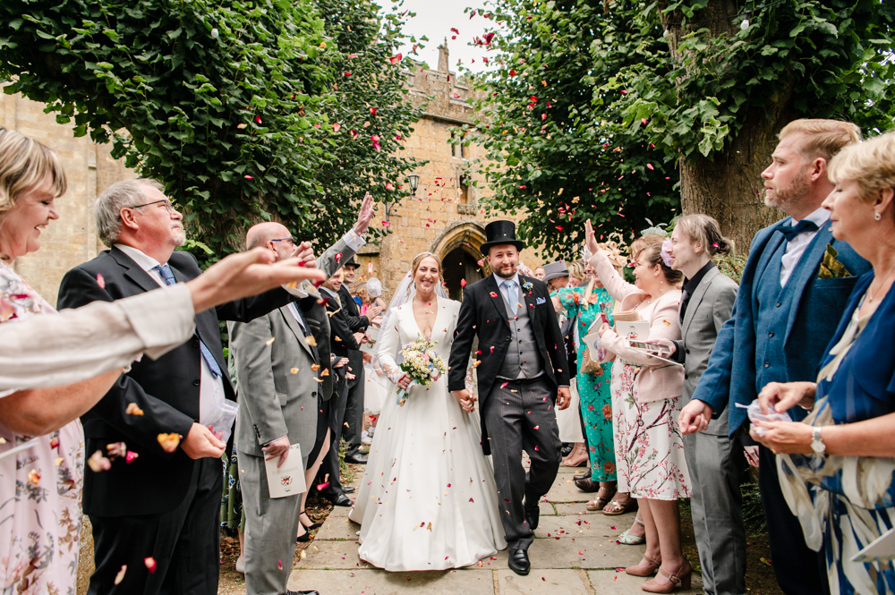 confetti bride and groom church wedding