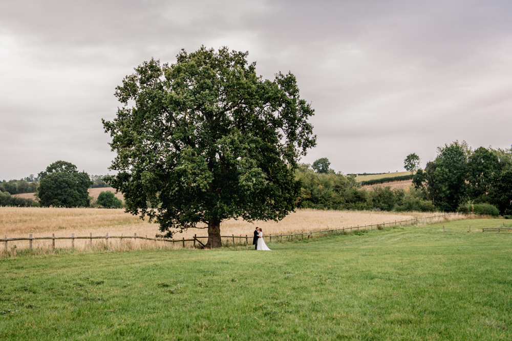 bride and groom under tree countryside wedding photography 
