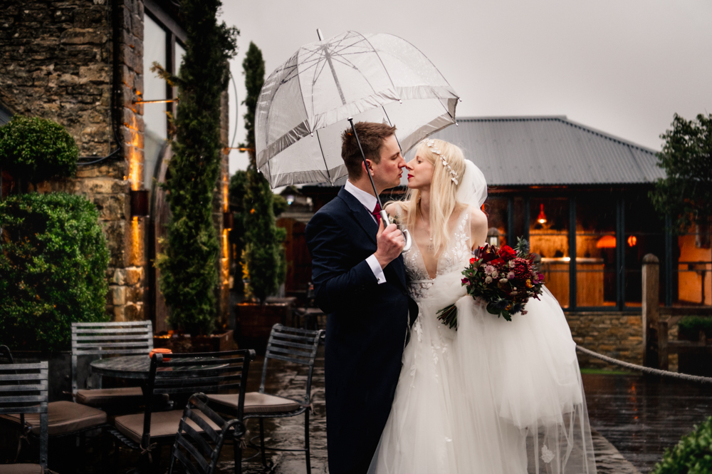 bride and groom rainy day wedding