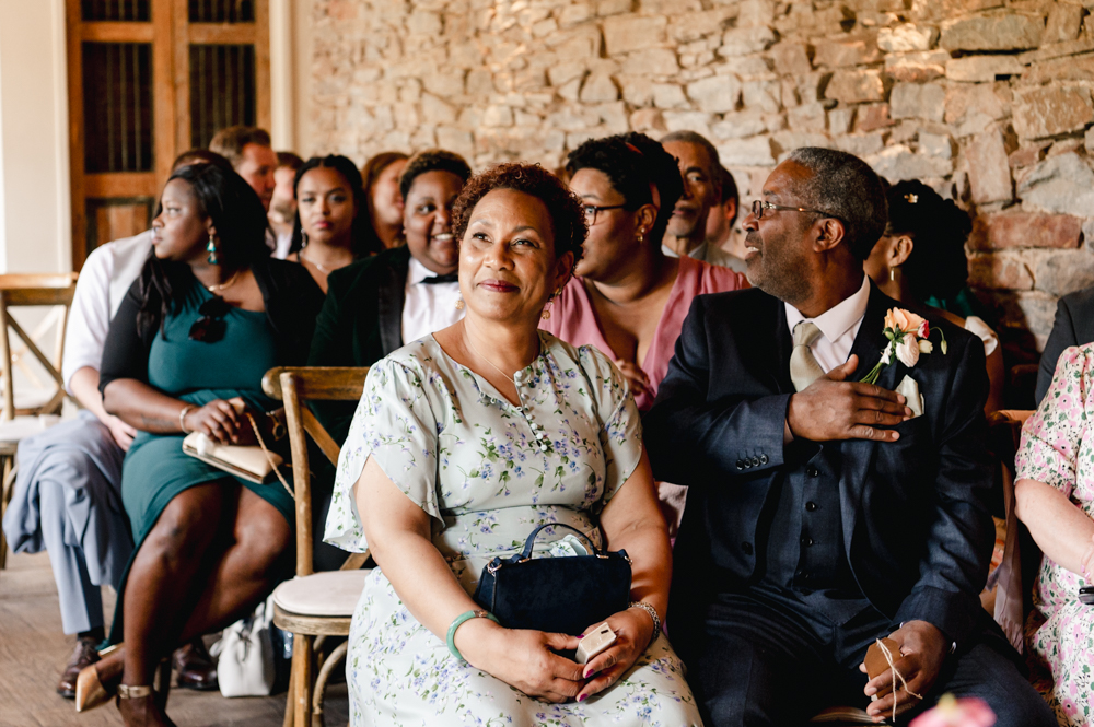 candid wedding photos guest reaction