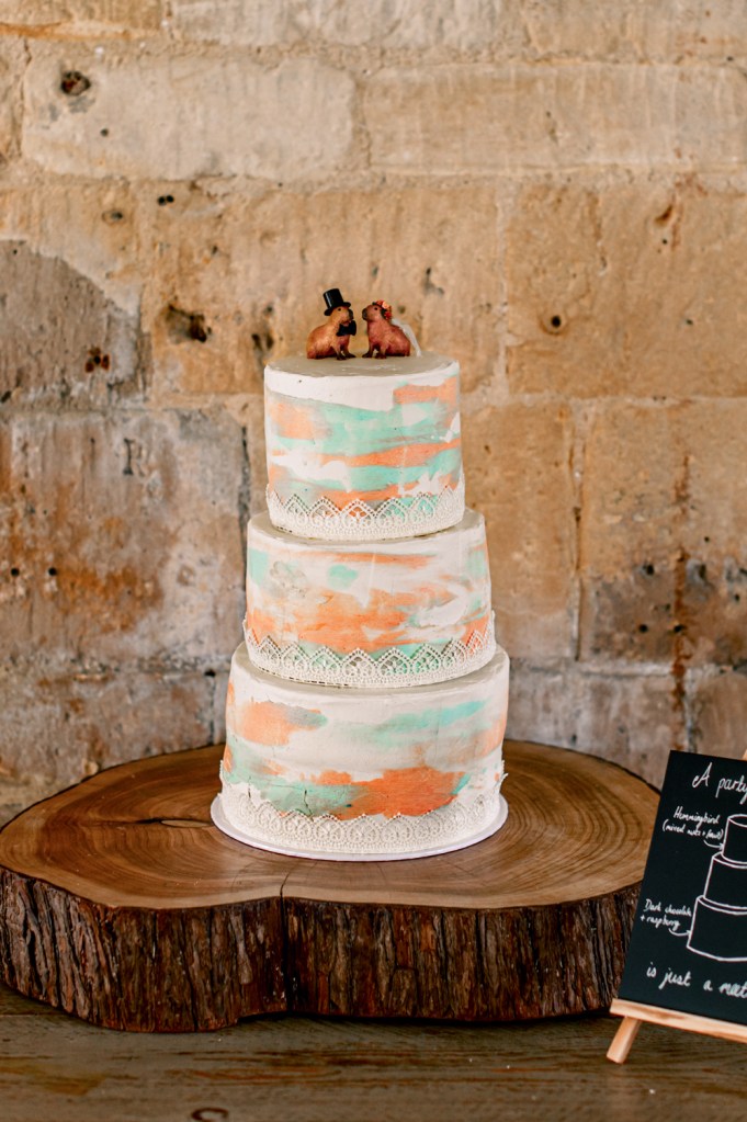 capybara cake wedding