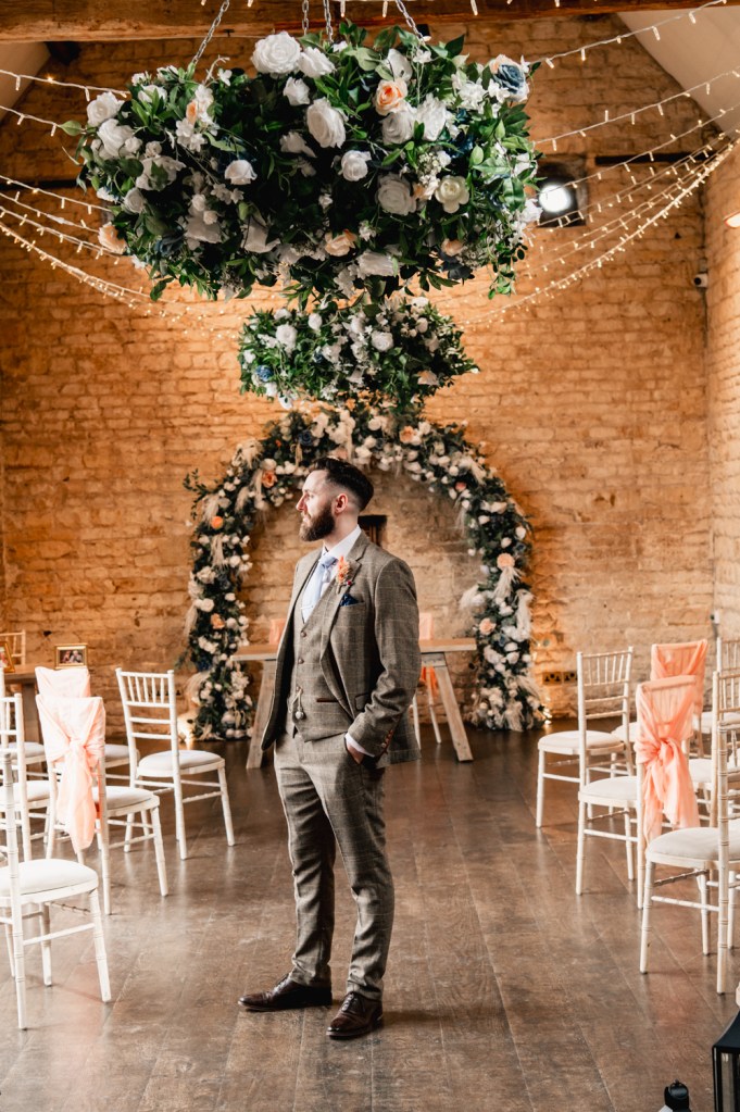 groom lapstone barn