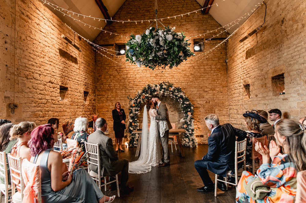 wedding lapstone barn