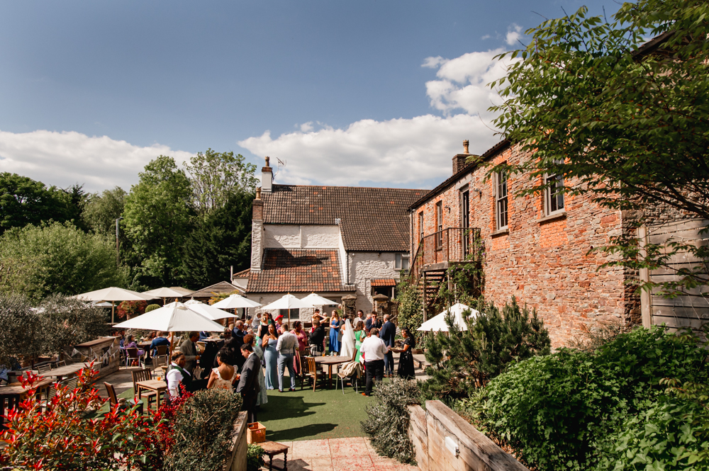 white horse hambrook