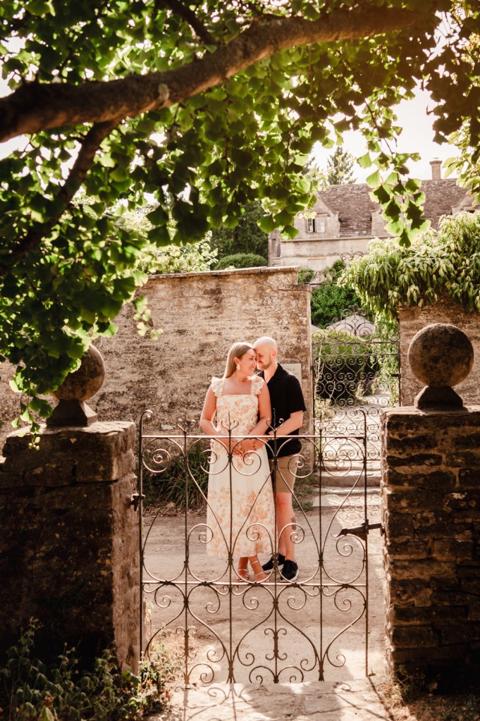 couple engagement photo shoot cotswolds