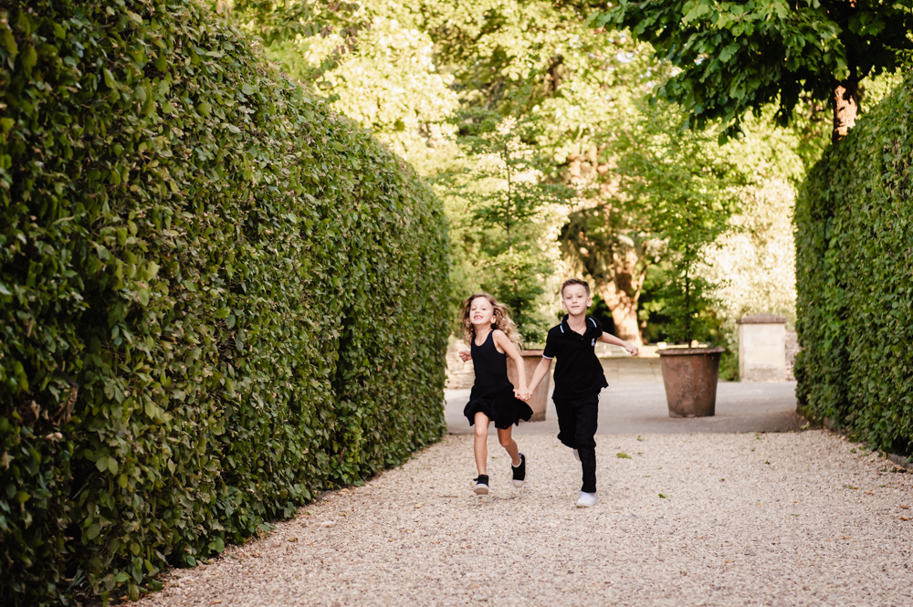 children running cotswolds