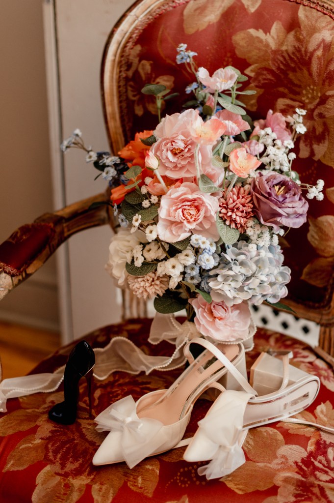 bridal flowers shoes Old lodge wedding Minchinhampton common