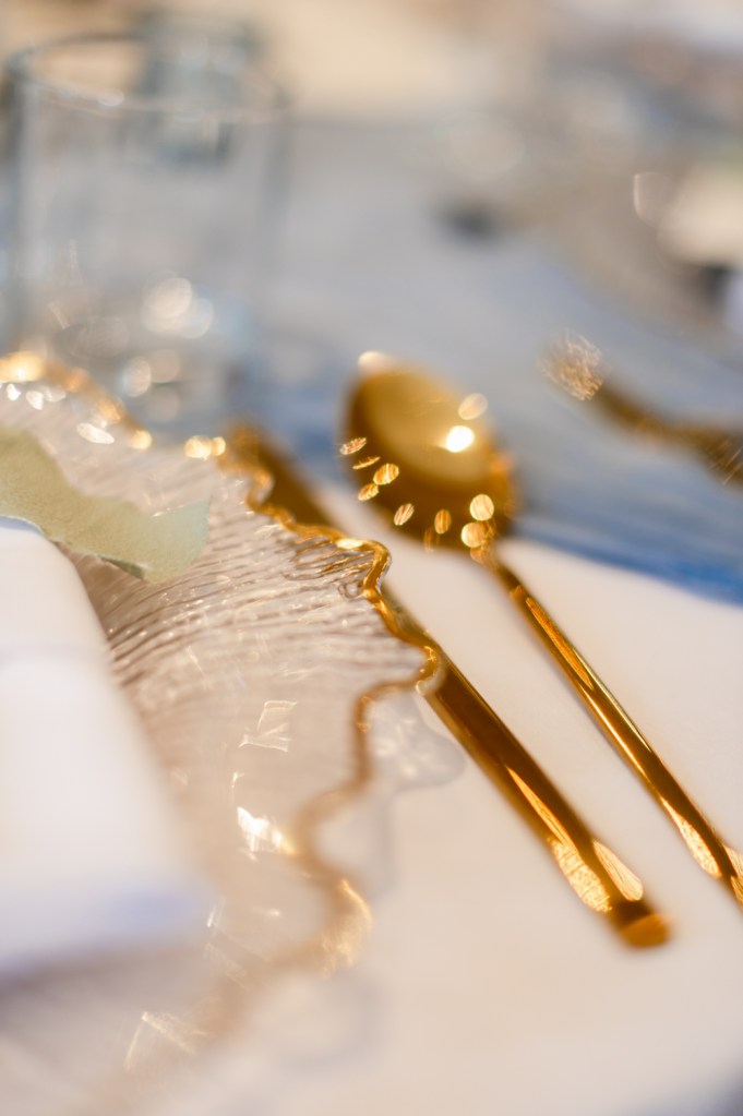 gold wedding decor