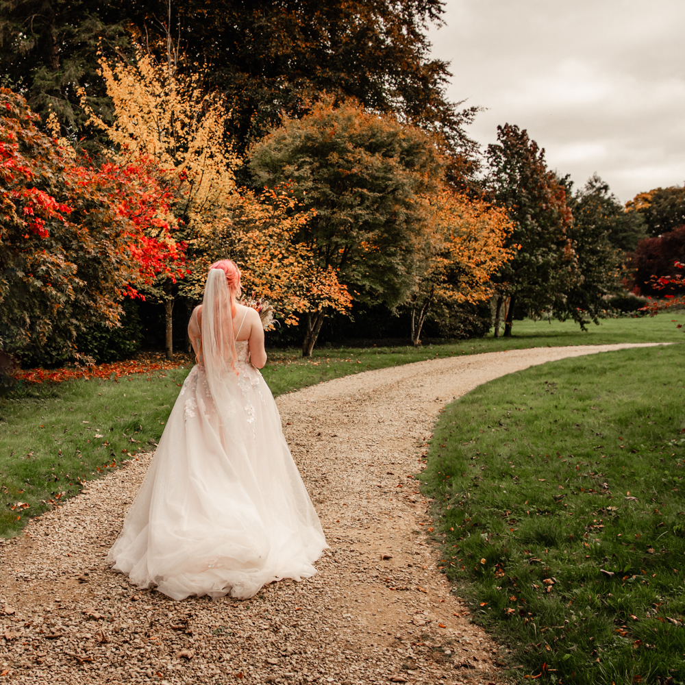 vibrant autumn wedding  matara centre gloucestershire