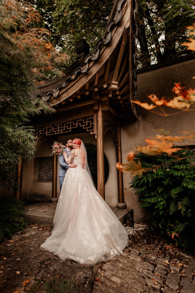 bride and groom  at Matara centre gloucestershire