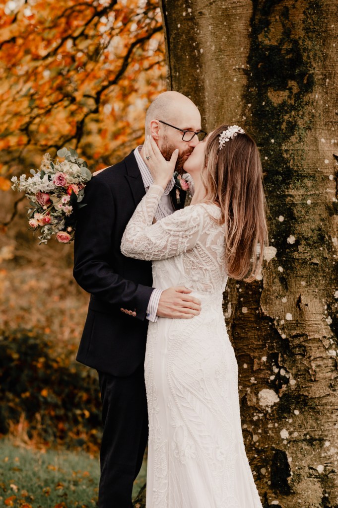 couple kissing wedding