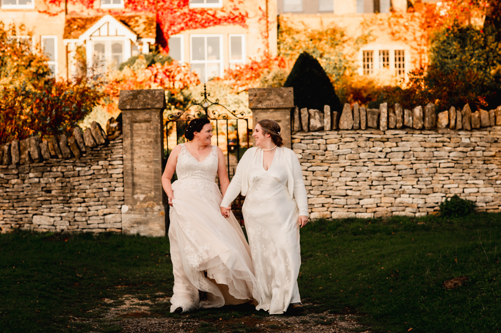 wedding couple walking natural wedding photography
