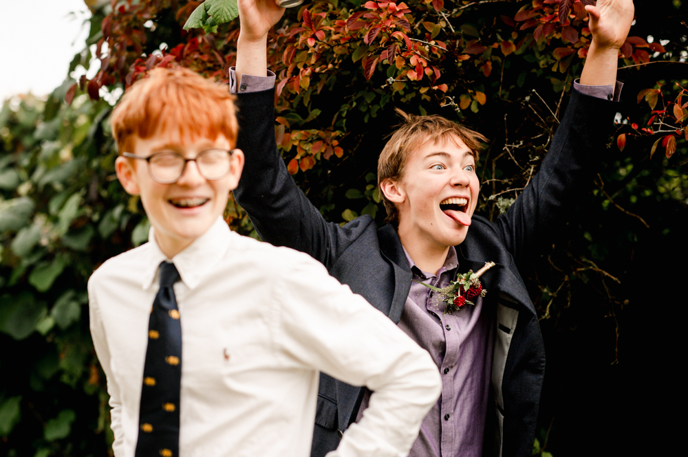 candid wedding moments 