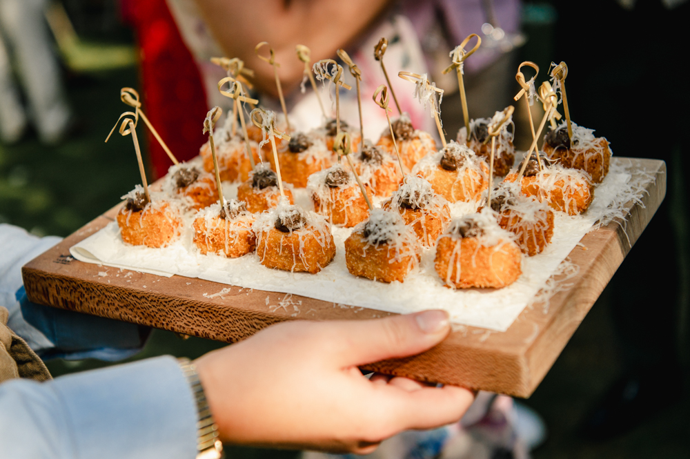 luxury wedding canapes macaroni cheese with truffle