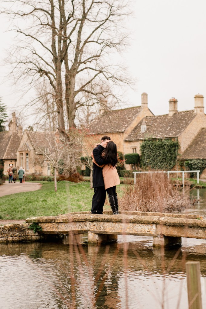 couple kissing in the cotswolds